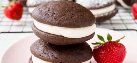 Chocolate Whoopie Pies Recipe, A Fun Cake to Make for This Weekend